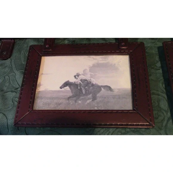 SOLD!!!Three Western-themed pictures on wrought-iron hanging rod - Picture 3 of 6